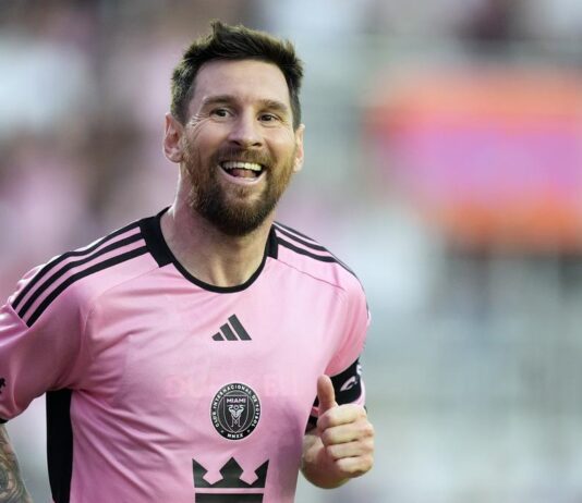 ‘பிரசிடென்ஷியல் மெடல் ஆஃப் ஃப்ரீடம்’ விருதை பெற்ற முதல் கால்பந்து வீரர்: மெஸ்ஸி சாதனை