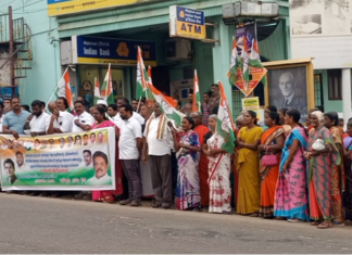 இரணியல்: சாலை சீரமைக்க கோரி எம்எல்ஏ ஆர்ப்பாட்டம்