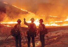 காட்டுத் தீயில் பற்றி எரிகிறது லாஸ் ஏஞ்சல்ஸ்: இதுவரை 10 பேர் உயிரிழப்பு; 4 லட்சம் பேர் வெளியேற்றம்