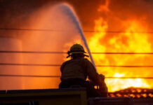 கலிபோர்னியாவில் உள்ள கோடீஸ்வரர்கள் சொகுசு வீடுகளை பாதுகாக்க லட்சக்கணக்கில் செலவழிப்பு