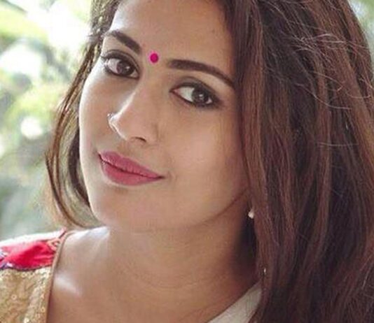 கணவரை பிரிந்தார் அபர்ணா வினோத்!