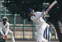 ஆந்த்ரே சித்தார்த் சதம் விளாசல்