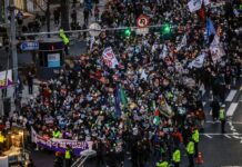 பள்ளி மாணவரின் மர்ம மரணத்தை கண்டித்து சீன அரசுக்கு எதிராக மக்கள் தொடர் போராட்டம்