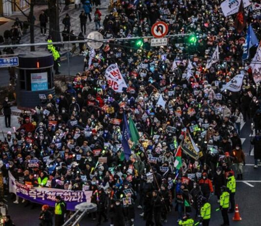 பள்ளி மாணவரின் மர்ம மரணத்தை கண்டித்து சீன அரசுக்கு எதிராக மக்கள் தொடர் போராட்டம்