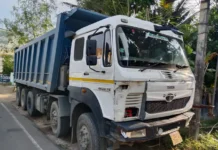 கொல்லங்கோடு: பாறை பொடி கடத்திய டாரஸ் டிப்பர் லாரி பறிமுதல்