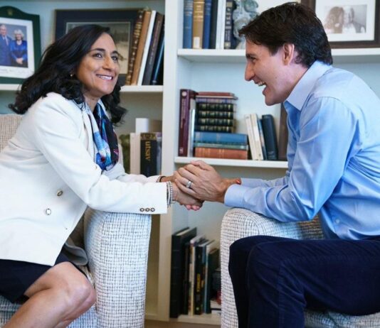 கனடா பிரதமர் பதவி ரேஸில் முந்தும் அனிதா ஆனந்த் யார்?