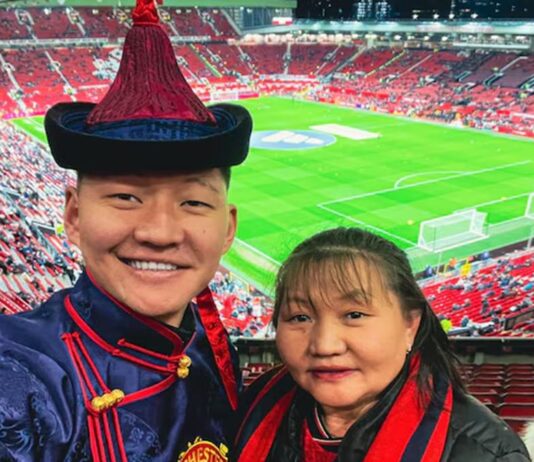 மான்செஸ்டர் கிளப் போட்டியை காண மங்கோலியாவில் இருந்து பிரிட்டனுக்கு சைக்கிளில் பயணித்த கால்பந்து ரசிகர்