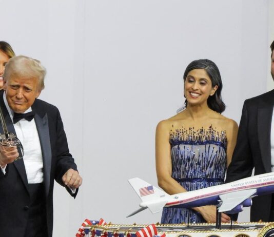 உஷா வான்ஸை பாராட்டி ட்ரம்ப் நகைச்சுவை