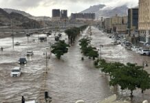 வெள்ளக்காடான மெக்கா நகரம் – விடாத கனமழையால் இயல்பு நிலை பாதிப்பு