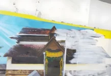 திருவட்டாறு: பஸ் நிலையத்தில் கோவில் ஓவியம் நிறுத்தம்