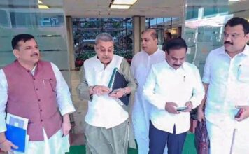 வக்பு வாரிய ஜேபிசி கூட்டத்தில் 10 எதிர்க்கட்சி எம்.பி.க்கள் நாள் முழுவதும் சஸ்பெண்ட்: காரணம் என்ன?