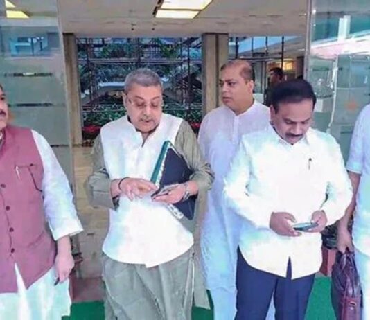 வக்பு வாரிய ஜேபிசி கூட்டத்தில் 10 எதிர்க்கட்சி எம்.பி.க்கள் நாள் முழுவதும் சஸ்பெண்ட்: காரணம் என்ன?