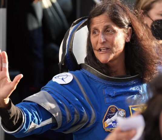 அடுத்த மாதம் பூமி திரும்புகிறார் சுனிதா வில்லியம்ஸ்: ஸ்பேஸ் எக்ஸின் டிராகன் விண்கலன் தயார்!