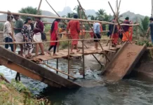 வில்லுக்குறி: கோவிலுக்கு செல்லும் பாலம் இடிந்து 3 பேர் காயம்