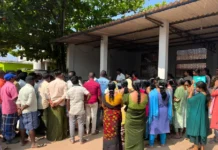 வள்ளவிளை: மண்ணெண்ணெய் கிட்டங்கியை முற்றுகையிட்ட மீனவர்கள்