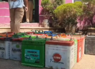 மார்த்தாண்டம்: கடையில் பேட்டரிகள் திருடிய 3 பேர் கைது