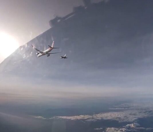 நடுவானில் வெடிகுண்டு மிரட்டல்: ஃபைட்டர் ஜெட்கள் சூழ ரோமில் தரையிறங்கிய அமெரிக்க விமானம்