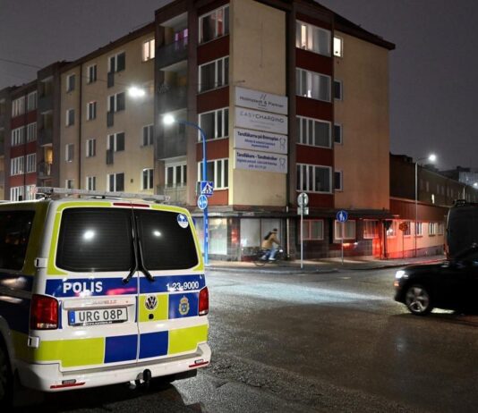 ஸ்வீடன் பள்ளியில் பயங்கர துப்பாக்கிச் சூடு: 10 பேர் உயிரிழப்பு