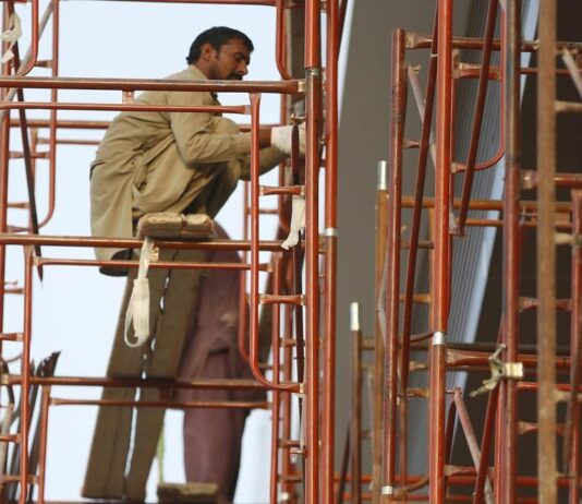 சவுதி அரேபியாவில் இந்திய தொழிலாளர்கள் எண்ணிக்கை 2023-24-ல் 2 லட்சம் உயர்ந்தது