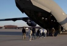 சட்டவிரோதமாக குடியேறிய 18,000 பேரில் முதல்கட்டமாக 205 இந்தியர்களை திருப்பி அனுப்பியது அமெரிக்கா