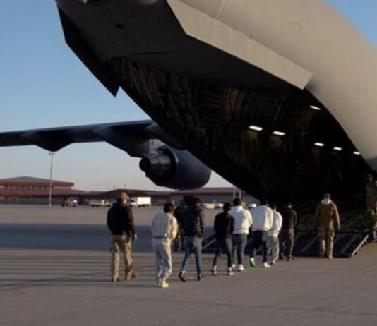 சட்டவிரோதமாக குடியேறிய 18,000 பேரில் முதல்கட்டமாக 205 இந்தியர்களை திருப்பி அனுப்பியது அமெரிக்கா