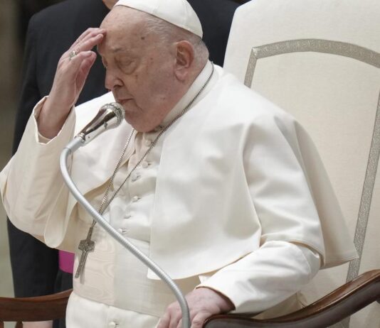 அமைதியான இரவை கழித்தார் போப் பிரான்சிஸ்: வாடிகன் செய்தி தொடர்பாளர் மேட்டியோ ப்ரூனி தகவல்