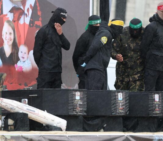 இஸ்ரேலிய பிணைக்கைதிகள் 4 பேரின் உடல்களை செஞ்சிலுவை சங்கத்திடம் ஒப்படைத்தது ஹமாஸ்