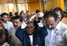 சென்னையில் இளையராஜாவுக்கு உற்சாக வரவேற்பு!