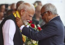 மொரிஷியஸின் சுதந்திர தின விழாவில் பங்கேற்ற பிரதமர் மோடிக்கு உயரிய விருது வழங்கி கவுரவம்