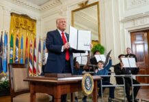 அடுத்த அதிரடி! – அமெரிக்க கல்வித் துறையைக் கலைக்கும் கோப்புகளில் ட்ரம்ப் கையெழுத்து