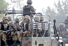 பாகிஸ்தானில் 500 பயணிகளுடன் ரயில் கடத்தல்: தீவிரவாதிகளால் 30 ராணுவ வீரர்கள் சுட்டுக் கொலை – முழு விவரம்