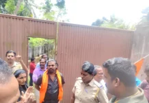 மார்த்தாண்டம்: முந்திரி ஆலை முன் திடீர் முற்றுகை போராரட்டம்