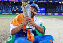 கிண்டல் செய்த காங்கிரஸுக்கு பேட்டால் பதில் சொன்ன ரோஹித்: சமூக வலைதளங்களில் பாஜக பதிலடி