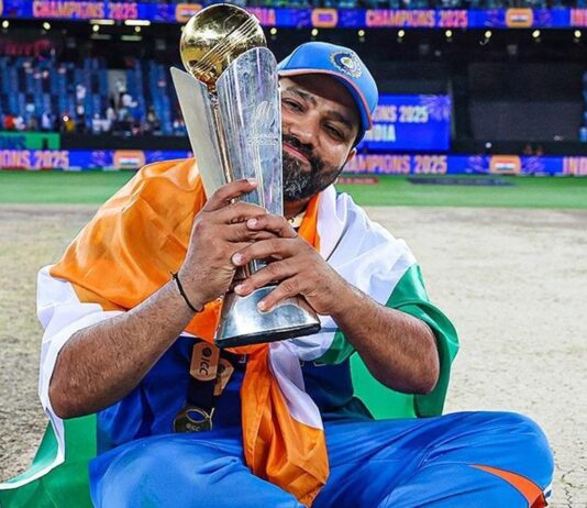 கிண்டல் செய்த காங்கிரஸுக்கு பேட்டால் பதில் சொன்ன ரோஹித்: சமூக வலைதளங்களில் பாஜக பதிலடி