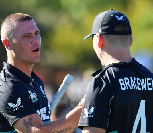 பாகிஸ்தானை சுருட்டி வீசியது நியூஸி.