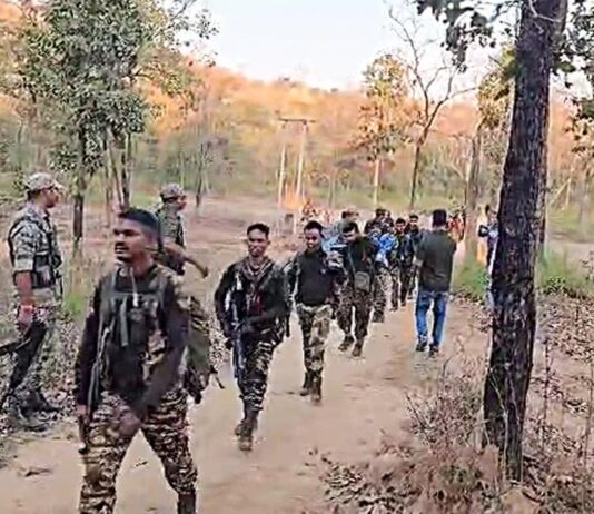 சத்தீஸ்கர் என்கவுன்ட்டரில் 3 மாவோயிஸ்ட் சுட்டுக்கொலை