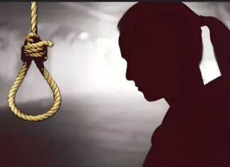 மண்டைக்காடு: இளம்பெண் தூக்கு போட்டு தற்கொலை