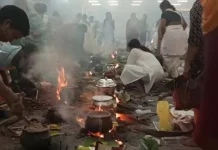 மண்டைக்காடு: பகவதி அம்மன் கோயிலில் இன்று பொங்கலிட்ட பெண்கள்