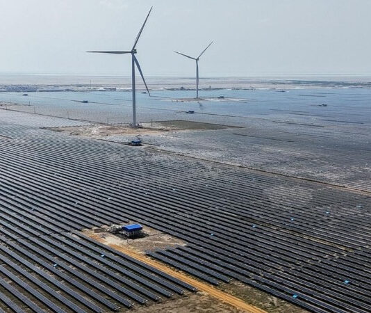 காற்று, சூரிய மின் உற்பத்தியில் 3-ம் இடத்துக்கு இந்தியா முன்னேற்றம்