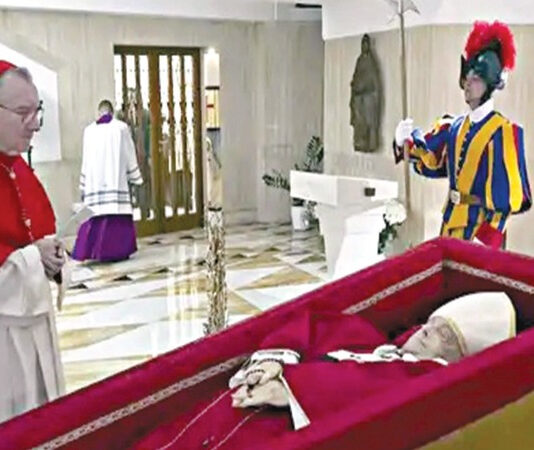 போப் பிரான்சிஸ் இறுதிச் சடங்கு சனிக்கிழமை நடைபெறும்: பொதுமக்கள் இன்று அஞ்சலி செலுத்தலாம்