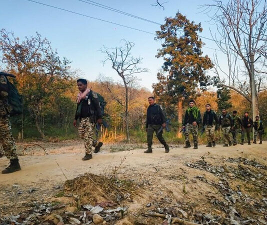 சத்தீஸ்கரில் மாவோயிஸ்ட்டுகளை ஒழிக்க 10,000 வீரர்கள் சுற்றிவளைத்து எச்சரிக்கை