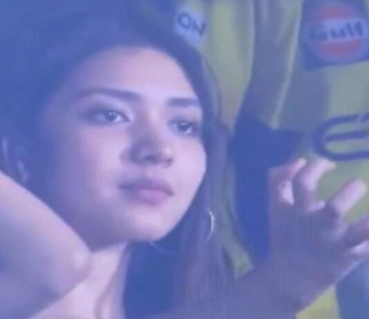 தோனி அவுட்டால் பிரபலமான ரசிகை: இன்ஸ்டாகிராமில் 4 லட்சம் பேர் பின் தொடர்கின்றனர்