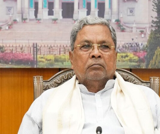 சுரங்கத்துக்காக நிலம் வழங்கியதில் ரூ.500 கோடி ஊழல்: முதல்வர் சித்தராமையா மீது புகார்