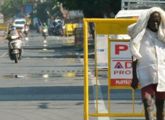 கொல்லங்கோடு: செல்போன் டார்ச்சில் டிக்கெட் கொடுத்த நடத்துனர்