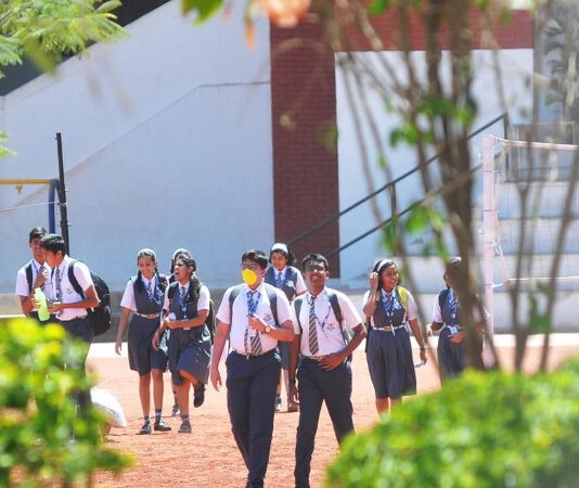 மகாராஷ்டிராவில் 3-வது மொழியாக இந்தி கட்டாயம்: சிவசேனா (உத்தவ்), எம்என்எஸ் எதிர்ப்பு