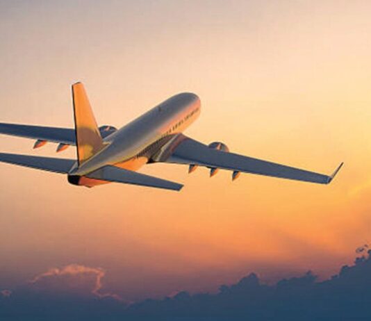 காஷ்மீரை விட்டு 6 மணி நேரத்தில் 3,337 பேர் விமானம் மூலம் வெளியேற்றம்