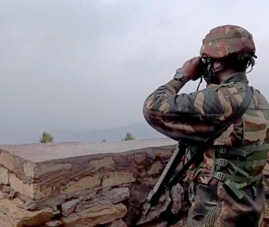 பஹல்காம் தாக்குதலை தொடர்ந்து கிஷ்த்வாரில் ராணுவ உடைகளை விற்க, இருப்பு வைக்க தடை