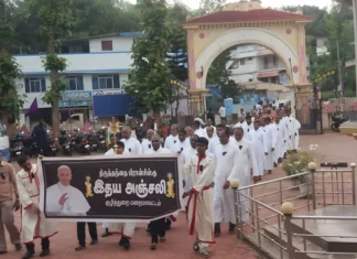 குழித்துறை: போப் பிரான்சிஸ் நினைவு ஊர்வலம், திருப்பலி