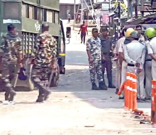 வக்பு போராட்டத்தால் வன்முறை: மேற்கு வங்கத்தில் பதற்றம் நீடிப்பு; கூடுதல் துணை ராணுவ படையினர் குவிப்பு