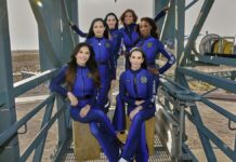 மகளிர் மட்டும்: ப்ளூ ஆரிஜின் நிறுவன விண்கலனில் விண்வெளி உலா சென்ற பெண் பிரபலங்கள்